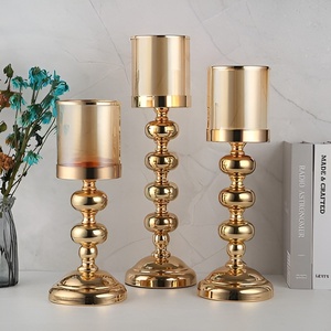 Juego de 3 Portavelas de Metal Dorado con Pantallas de Vidrio, Candelabros Decorativos de Lujo para Sala de Estar y Mesa de Comedor - Product Image 3