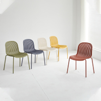 Chaise de café de haute qualité en polypropylène PP avec pieds en métal, chaise de salon de luxe en plastique pour hôtel