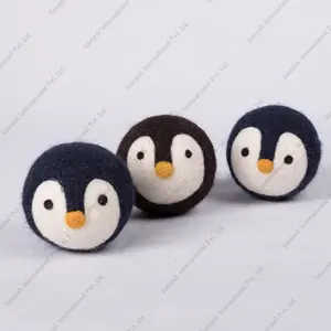 Palline di feltro di lana Merino nuova zelanda Penguin design lavabiancheria palle 8cm