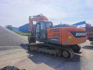 รถขุดตีนตะขาบ Doosan DX220 ปี 2023 มือสอง น้ำหนัก 21 ตัน คุ้มค่า ประหยัด ใช้เครื่องยนต์ Kawasaki ปั๊ม PLC เกียร์บ็อกซ์ สภาพ 90% รับประกัน 1 ปี - Product Image 4