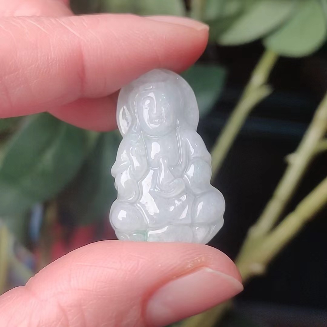 Guanyin mesure environ 18*26-28mm