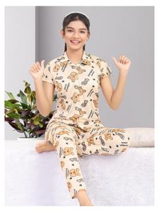 Ensemble de pyjama confortable en Lycra pour filles avec imprimé numérique intégral, col élégant, vêtements de nuit pour enfants, idéal pour la maison et le lit - Product Image 2