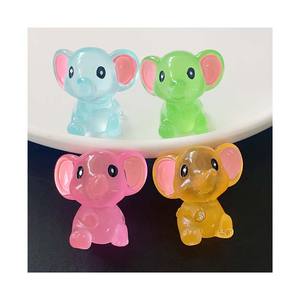 1/12 in miniatura Mini decorazione Cabochon in resina luminosa 3D <span class=keywords><strong>elefante</strong></span> incandescente animali dei cartoni animati ciondoli ornamento per giardino casa delle bambole - Product Image 1