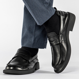 Zapatos de cuero casuales minimalistas británicos de otoño - zapatos de negocios de una pieza para hombre con suela suave - zapatos cómodos para hombre - Product Image 4