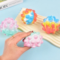 Balle lumineuse en silicone écologique quatre couleurs, anti-stress à presser, jouet unisexe pour soulager le stress et la décompression, pour les 8 ans et plus