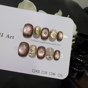 Uñas Postizas Cortas de Lujo Color Mocha Marrón, Diseño Ojo de Gato, Hechas a Mano, con Estrellas y Luna, para Otoño e Invierno, que Iluminan la Piel, Venta al Por Mayor - Product Image 2