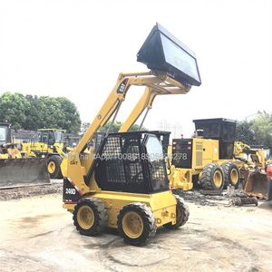 รถตักล้อยาง CAT Caterpillar 246C 246D มือสอง ผลิตในญี่ปุ่น ขนาดเล็ก น้ำหนักบรรทุก 3.21 ตัน (907 กก.) รุ่นปี 2020 เครื่องยนต์ 42 กิโลวัตต์ - Product Image 3