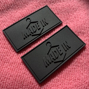 <span class=keywords><strong>Forma</strong></span> regolare <span class=keywords><strong>marchio</strong></span> goffrato logo in gomma nera Patch, impermeabile tutto lo stesso colore PVC etichetta <span class=keywords><strong>di</strong></span> gomma per nastri - Product Image 6