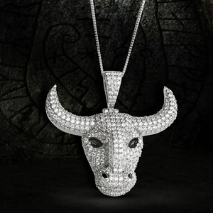 Colgante de Moissanita Único con Corte Brillante y Destellos Radiantes, Diseño Moderno y Elegante, Perfecto para Collares en Capas o de Uso Individual - Product Image 4