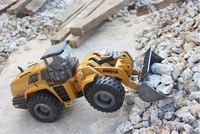 Camion RC de construction Huina 1583 à l'échelle 1/14, 10 canaux, en métal, télécommandé, chargeuse sur pneus, bulldozer, modèle de camion RC, chargeuse frontale