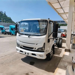 Camión Chasis Isuzu LHD 4x2 <span class=keywords><strong>con</strong></span> Cabina Blanca de Fábrica, Chasis de Acero Desnudo para Montaje de Carrocería de Furgón, Caja Refrigerada y <span class=keywords><strong>Plataforma</strong></span> Abatible - Product Image 1