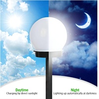 Lampe de jardin solaire classique à LED en forme de boule ondulée, petite, à piquet, 10 cm, blanche, IP55, à commande inductive, en métal