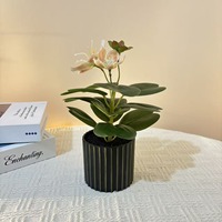 Figuier à feuilles de violon artificiel en plastique de style nordique avec des fleurs dans un pot noir avec une ligne dorée pour la décoration de la maison de Thanksgiving