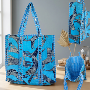 Sac fourre-tout en tissu de coton imprimé à blocs bleus, artisanal et durable, avec fermeture éclair - PNM Overseas - Product Image 2