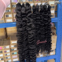 Vente en gros, vendeurs de cheveux cambodgiens alignés avec des cuticules vierges, paquet de cheveux humains bouclés vietnamiens non traités, tissage naturel