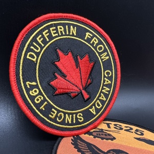 À la mode personnalisé rond en relief en <span class=keywords><strong>plastique</strong></span> <span class=keywords><strong>Badge</strong></span> lavable transfert de chaleur vêtements étiquette sérigraphie pour sacs vêtements - Product Image 1