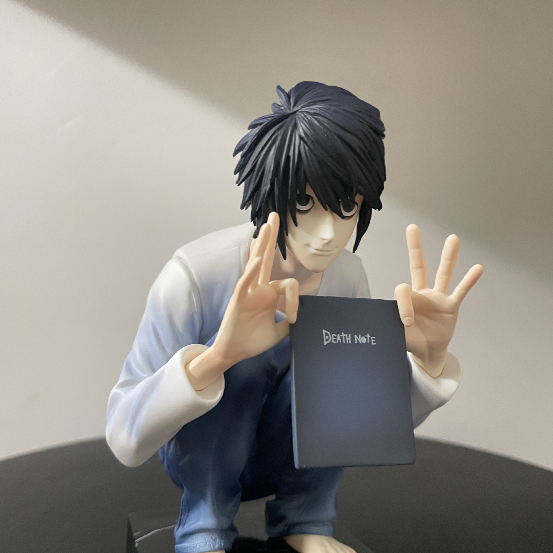 魅惑的なコレクション：デスノートアニメ Lの世界へ飛び込もう！