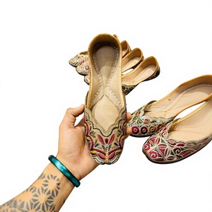 รองเท้าสตรีหนังแท้ทำมือจากอินเดีย ลายปัก  ใส่ได้ทุกฤดู - Product Image 4
