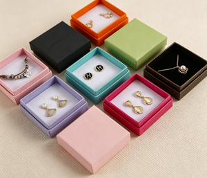 Caja de Almacenamiento de Joyas Cuadrada con Forro de Espuma EVA, Caja de Regalo Portátil de Cartón Rígido para Collar, Anillo y Pendientes - Product Image 6