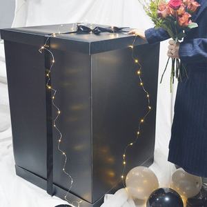 Scatola Regalo Sorpresa Extra Large 70x70x100cm Fai-da-Te con Laminazione Opaca per Feste di Compleanno, Proposte di Matrimonio, Anniversari, Bianco Nero Rosa - Product Image 4