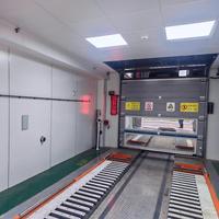 Garage de stationnement intelligent à levage vertical et grande capacité avec système stéréo
