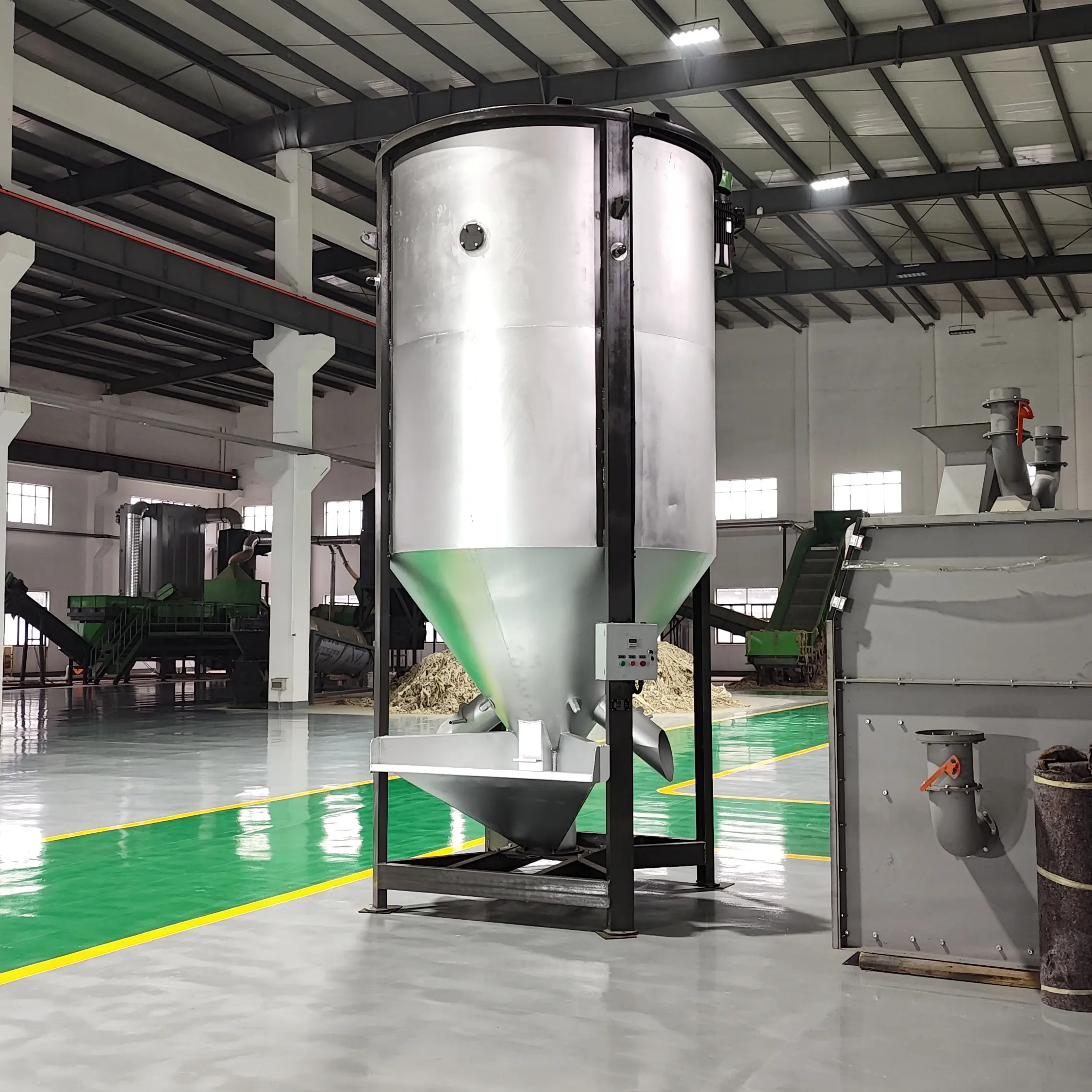 कारखाने बिक्री स्टेनलेस स्टील 2000 किलोग्राम प्लास्टिक ग्रैन्यूल्स मिश्रण मशीन के टुकड़ों को मिश्रण हीटिंग सिस्टम के साथ छर्रों