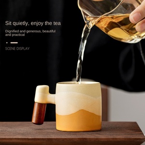 Set Regalo di Tazze in Ceramica con Manici in Legno, Stile Cinese Moderno, per Ospitalità e Migliori Amici - Product Image 3