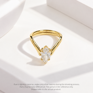 Anillo de circonita marquesa de acero inoxidable chapado en oro de 14K al vacío, con diseño de hombro en V dividido y piedra única, 21 × 12.1 mm - Product Image 1