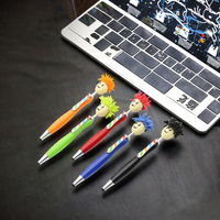 Stylo bille en peluche mignon avec tête de poupée, 4 couleurs, logo imprimé en plastique, visage souriant de dessin animé, stylo tactile, cadeau, utilisation automobile et d'assurance
