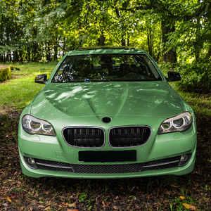 Cubierta Decorativa para Parrilla LED de BMW Serie 5 F10 F11, Línea Simple o Doble, Totalmente Negra con Luz, 2011-2017 - Product Image 1