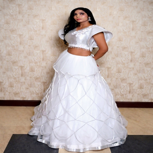 Lehenga Choli blanc avec jupe matelassée, robe de mariée indienne traditionnelle longue, en viscose, coupe ample, toutes saisons - Product Image 1