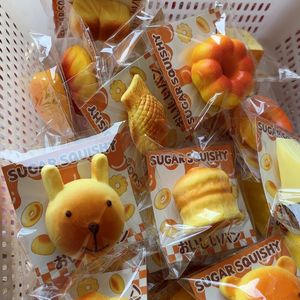 ของเล่นขนมปังเนื้อนุ่ม PU แบบชุ่มชื้น พร้อมคุณสมบัติเด้งคืนตัวช้า ช่วยผ่อนคลายนิ้วมือและบรรเทาความเครียด เหมาะเป็นของขวัญ - Product Image 5