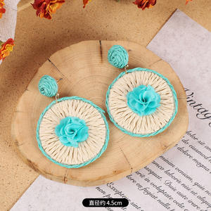 ต่างหูทรงเรขาคณิตทันสมัย วัสดุโลหะผสม ตกแต่งด้วยหวายลายดอกไม้สไตล์วินเทจ เหมาะสำหรับผู้หญิง ยี่ห้อ UIONEN รุ่น 1022 - Product Image 5