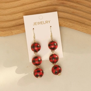 Venta al por mayor de estilo deportivo Rugby fútbol béisbol bola en forma de colgante impreso cuelga las mujeres pendientes de madera - Product Image 6