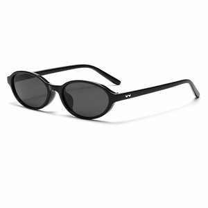 Gafas de Sol STY19402H con Marco Pequeño y Logotipo Personalizado, Gafas de Sol Ovaladas Beige de Moda para Mujer, Decoración con Remaches de Corazón, Protección UV400 - Product Image 1