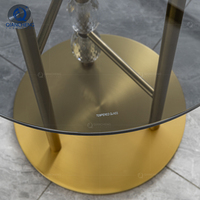 Table d'appoint de luxe discrète avec plateau en verre trempé noir et piètement en acier inoxydable doré, mobilier pour projets de villas et hôtels, directement de l'usine