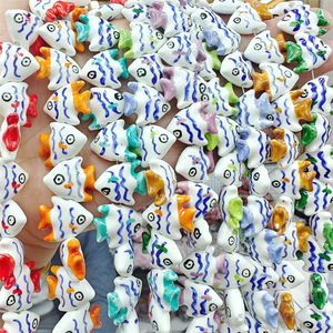 ลูกปัดแก้วรูปปลาหลากสี CH-LAB0175, ลูกปัดแก้วรูปปลาสุดน่ารัก, อุปกรณ์ตกแต่งลูกปัดแก้ว, ลูกปัดแบบหลวมขายส่งสำหรับทำเครื่องประดับ - Product Image 1