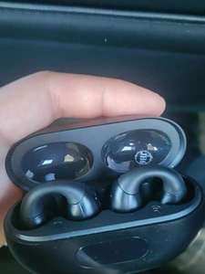 2025 thiết kế mới tai nghe trên không dây với HD thể thao stereo Earbuds mini màu đen sạc. - Product Image 2