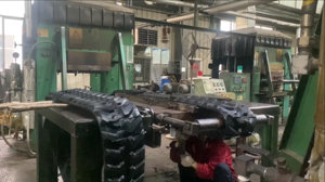 Chenilles d'excavatrice sur chenilles en caoutchouc Pads Skid Steel Kx41-3v Vehicle Tracteur Harvester 180x60x47 Taille Rail de roulement en caoutchouc - Product Image 4