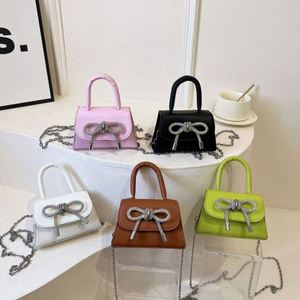 Bolso de Hombro Mini con Diseño de Caramelos de Color Sólido, Cierre de Cremallera, de Cuero PU, Bandolera, Moda Femenina, Ecológico, con Cadena - Product Image 3