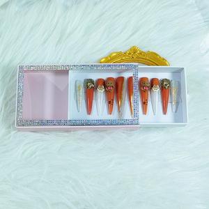 กล่องของขวัญแม่เหล็กสุดหรูสำหรับบรรจุเล็บปลอมแบบกดติด  พร้อมเพชร - Product Image 4