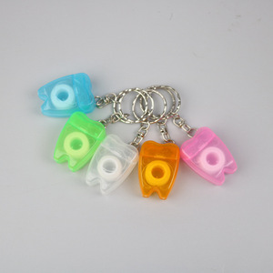 Porte-clés en forme de fil dentaire, mini fil dentaire portable pour le nettoyage interdentaire, saveur menthe, usage unique, 5 pièces - Product Image 1