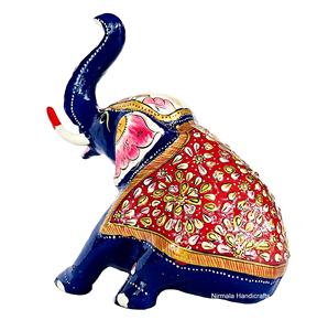 Statue de table en aluminium Meenakari artisanale Nirmala Handicrafts, motif trompe d'éléphant, style Art Déco, avec travail en émail, provenant du Rajasthan - Product Image 2