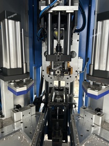 Machine de nettoyage des coins CNC avec neuf fraises pour le traitement des portes et fenêtres en plastique et en acier - Product Image 3