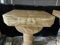 Table d'autel d'église en gros à bas prix sculpté à la main design moderne exquis poteau en marbre naturel