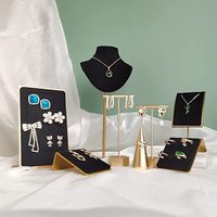 Présentoir de vitrine haut de gamme en métal pour colliers et bijoux, avec support de présentation en forme de cou