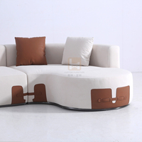 Modernes Italienisches Luxuriöses Modulares Kombinations-Sofa-Set mit Gebogener Stoffpolsterung, Umweltfreundlich und Langlebig, Maßgefertigt für Resorts