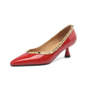 Nuovo Design personalizzato lucido in vera pelle sottile tacco gattino scarpe eleganti <span class=keywords><strong>con</strong></span> <span class=keywords><strong>borchie</strong></span> da sera per le donne - Product Image 2