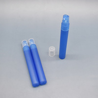 Vente en gros de mini flacons vaporisateurs de parfum portables en plastique PP de 5 ml, vides, en forme de stylo, avec pompe rechargeable et système de scellage