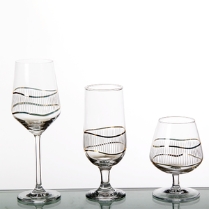Juego de Copas de Vino de Cristal Rayado Chapado en Oro Hechas a Mano Crystal Coast, Aptas para Lavavajillas, Portátiles, Ecológicas, Minimalistas - Product Image 3